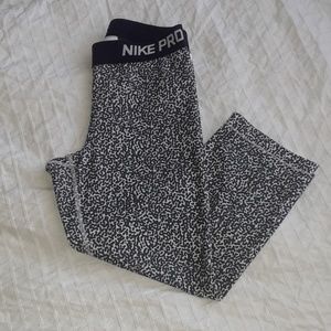 Nike Pro crop leggings